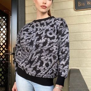 Vintage style knit crew neck black/white sweater.